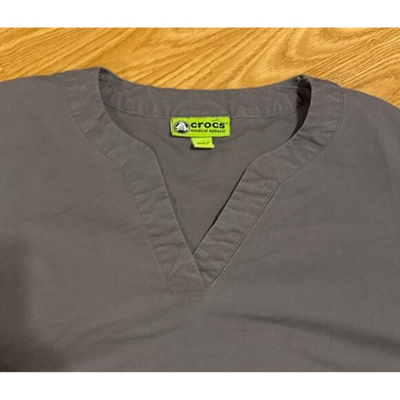 Crocs Medical Apparel XXLT Charcoal Grey Short Sleeve V-Neck Scrub Top With Pock - Picture 3 of 7